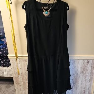 A8# Chic Black Layered Midi Dress